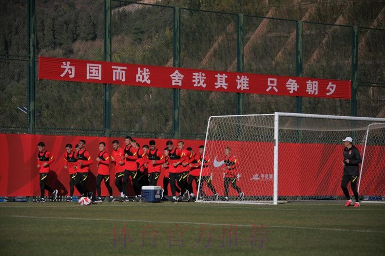 国少新年首期集训,杨晨苦寻后防铁闸 国少新年首期集训,杨晨苦寻后防铁闸